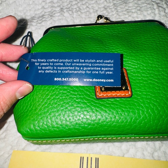 Dooney & Bourke Bright Green Leather kiss lock/kisslock coin purse/ZR407 - Picture 6 of 9